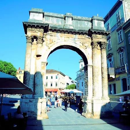 Rojnic - 3 Bedrooms Lägenhet