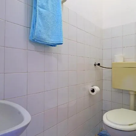 Rojnic - 3 Bedrooms Lägenhet Pula